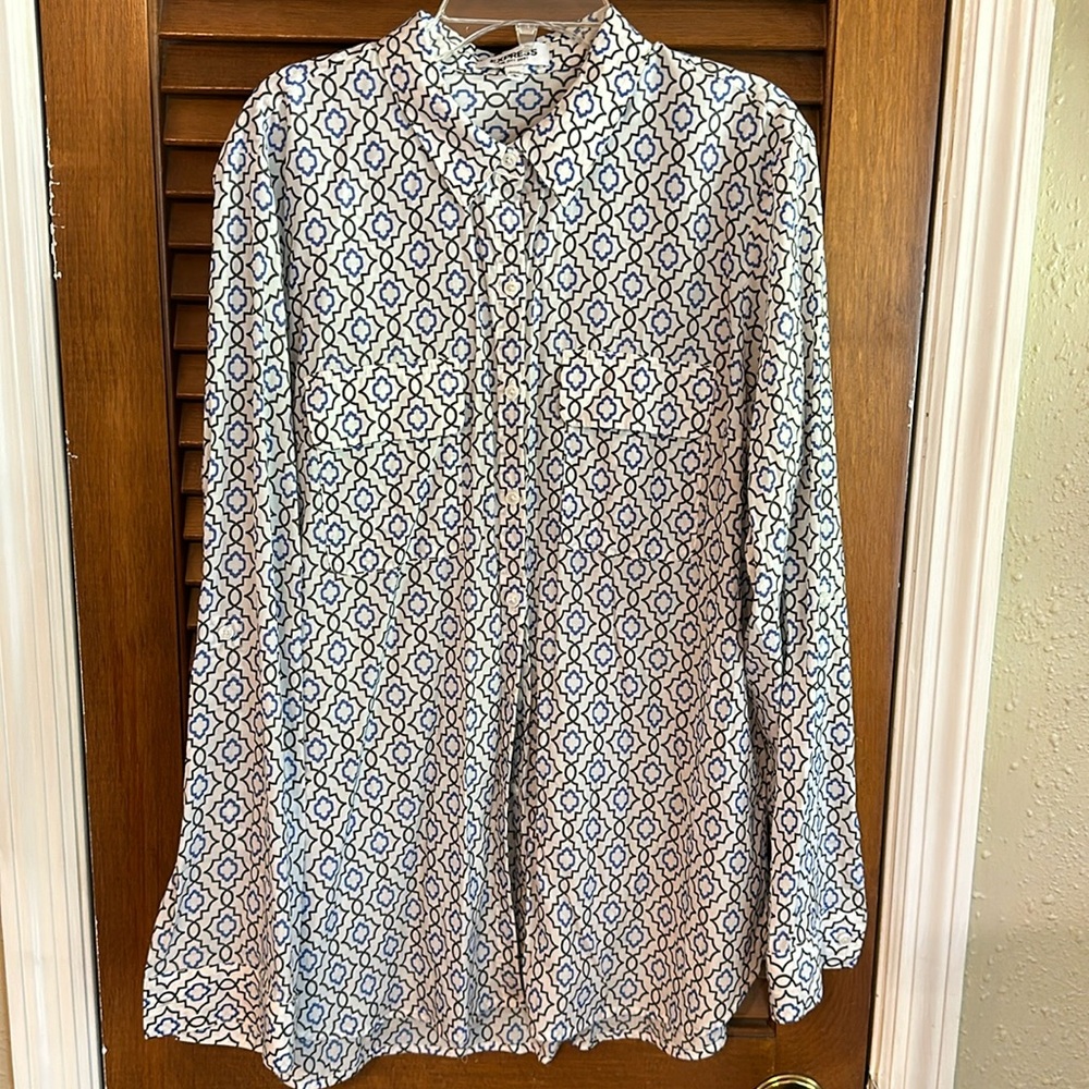 Express The City Shirt. Button down top